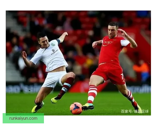 阿贾克斯战术解析显示团队布局持续提升，攻防转换更为流畅。