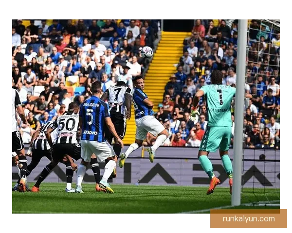 利兹联中路渗透表现稳健，逐渐增强赛事竞争力